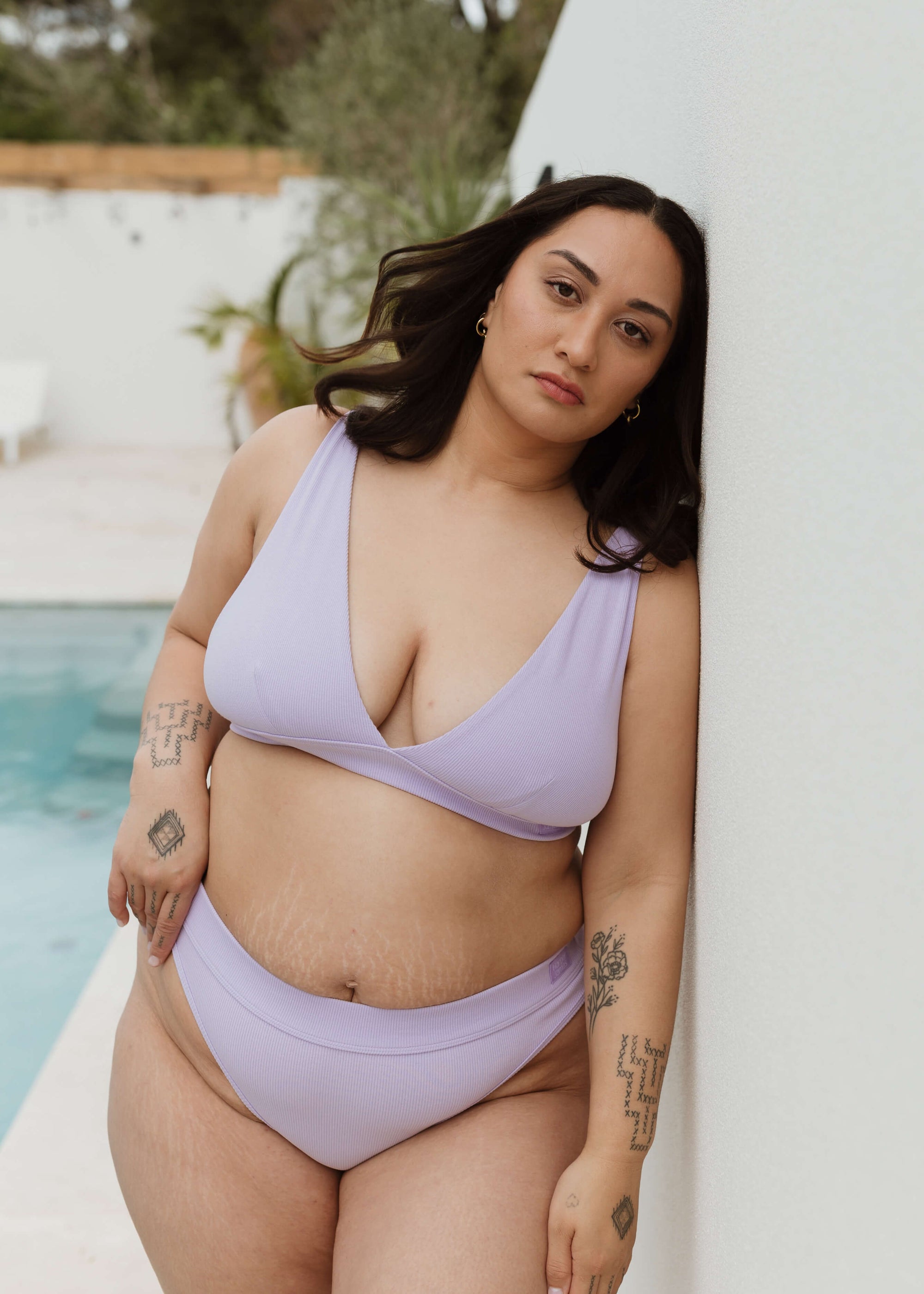 MODEL WEARING BRA SET LILAC