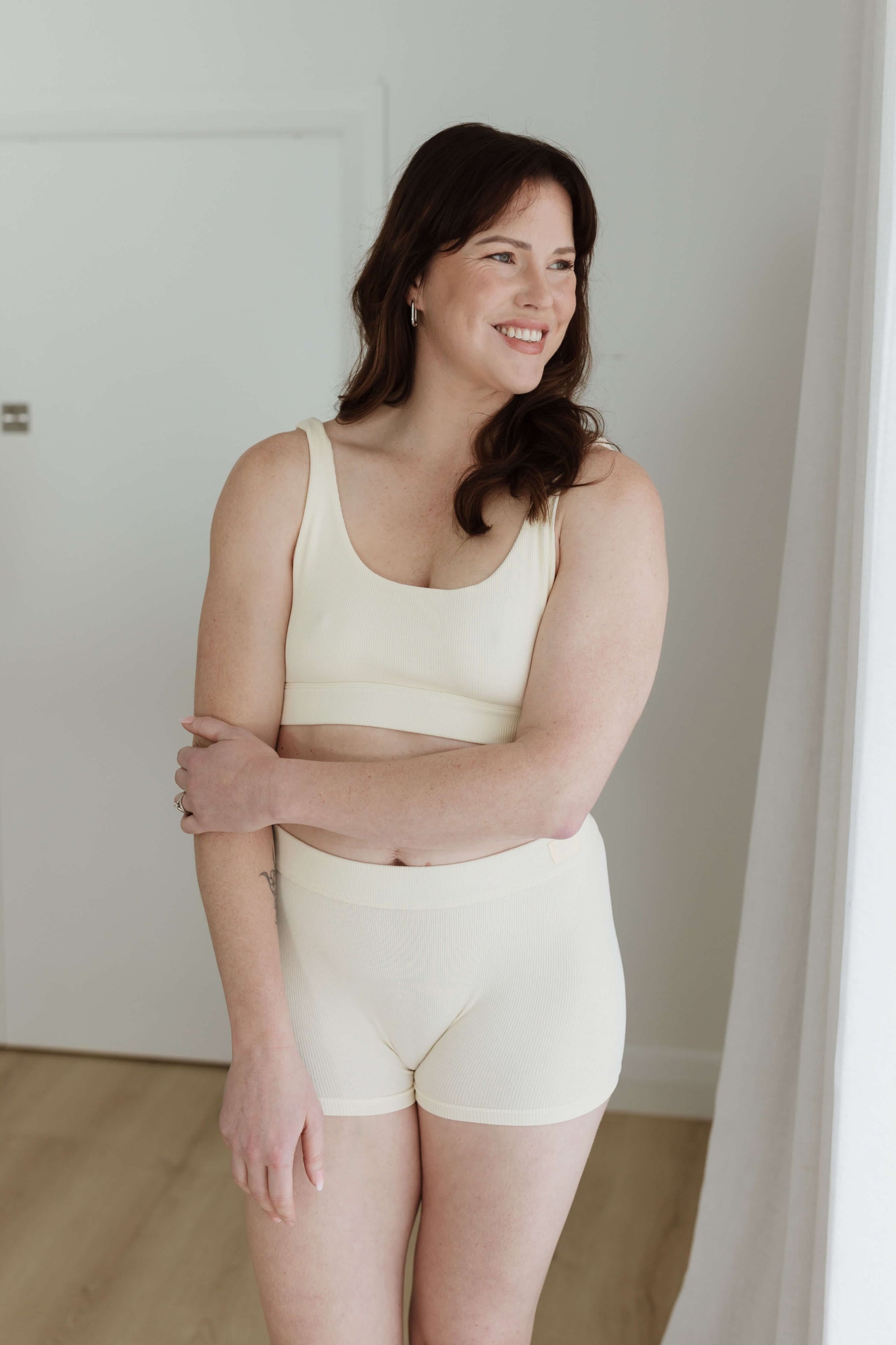 wireless Cream scoop neck bra set + boy shorts