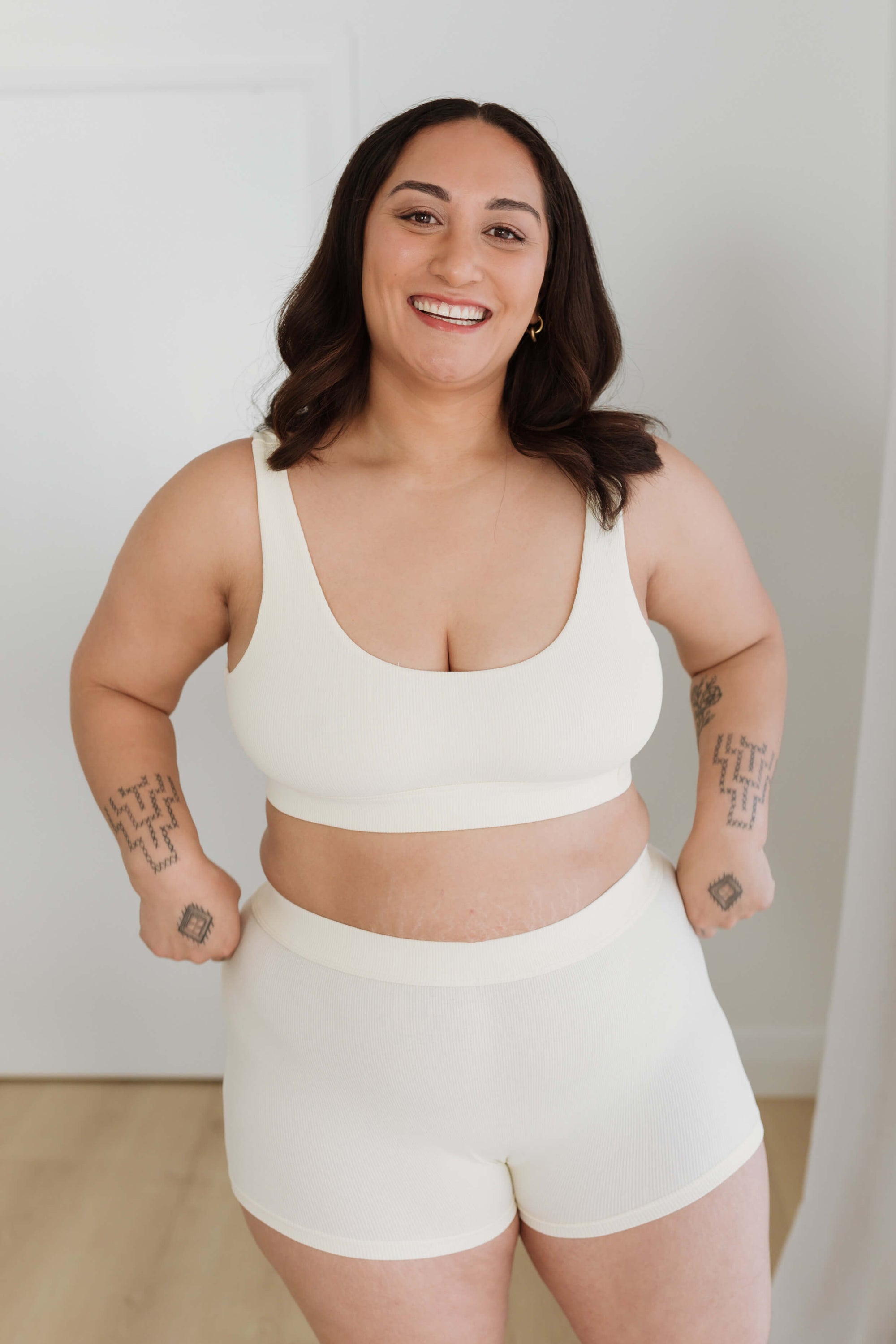 wireless Cream scoop neck bra set + boy shorts XL